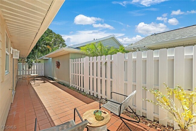 Building Photo - 14871 Crescent Cove Dr