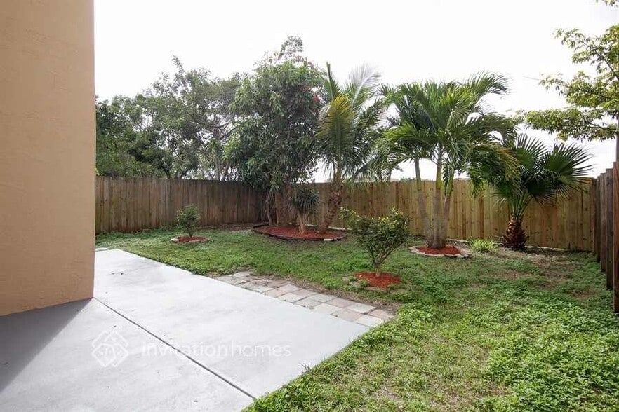 Building Photo - 2538 NE 41st Ave