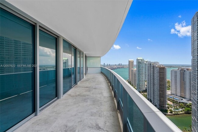 Building Photo - 200 Biscayne Blvd Way