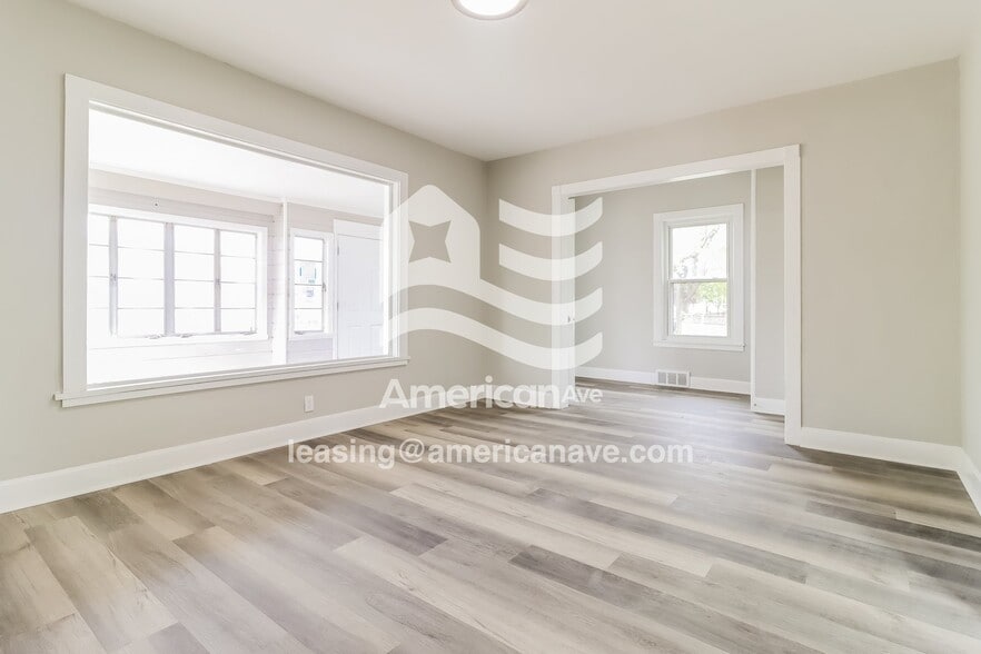 Building Photo - 337 George St