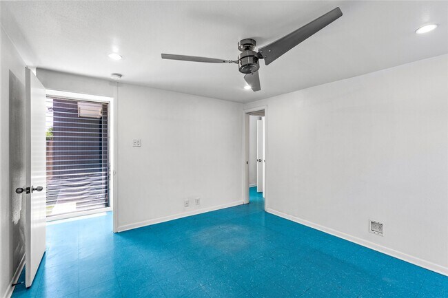 Building Photo - 1310 Harbor View Dr