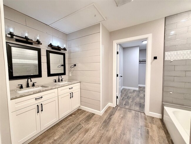 Building Photo - 710 N Rusk St