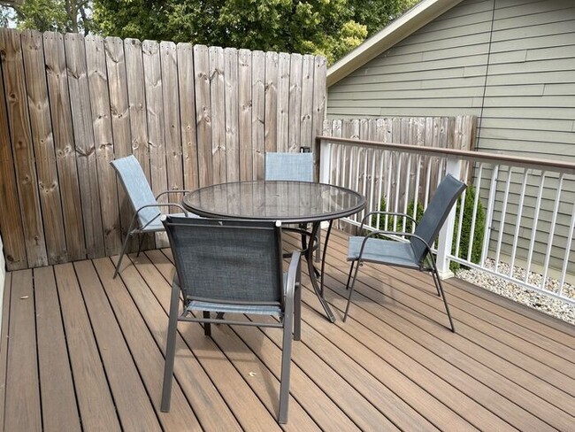 Building Photo - Sweet Spacious Townhome With Finished Base...