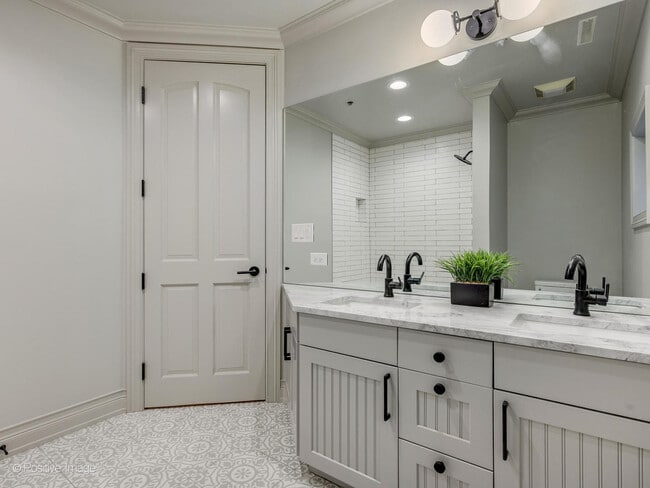 Building Photo - 1143 W Montana St