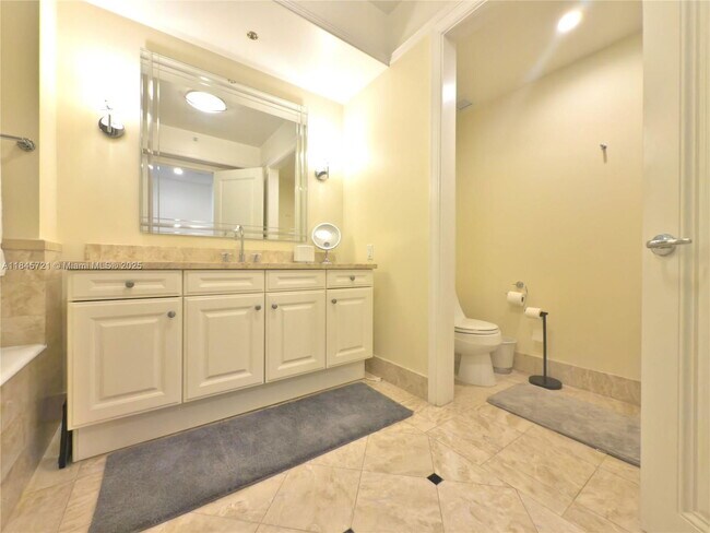 Building Photo - 1435 Brickell Ave