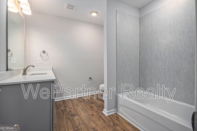Building Photo - 100 Crest Pointe