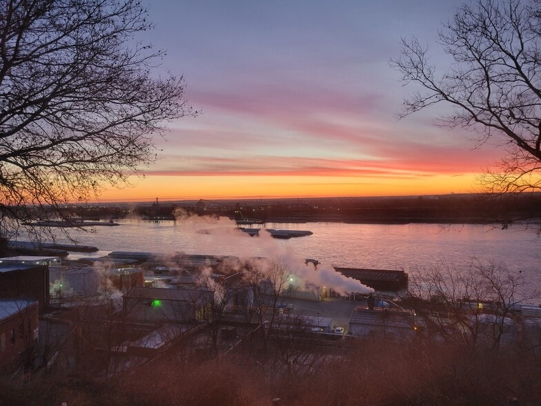 Spectacular Sunrises Over the Mississippi River - 4536 Ohio St