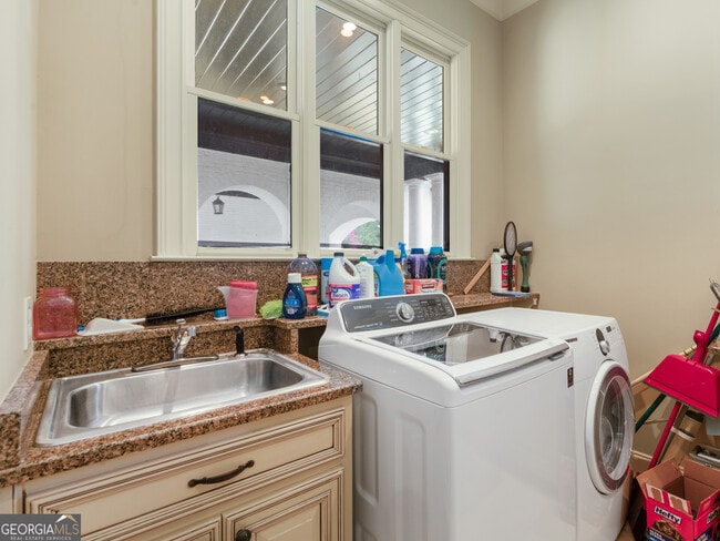 Building Photo - 1695 Whitley Rd