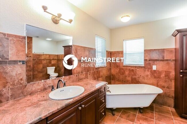 Building Photo - 3 Bedroom Pet-Friendly Home in NORTH PORT, FL with Main Street Renewal