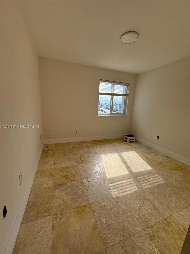 Building Photo - 6200 SW 131st Ct
