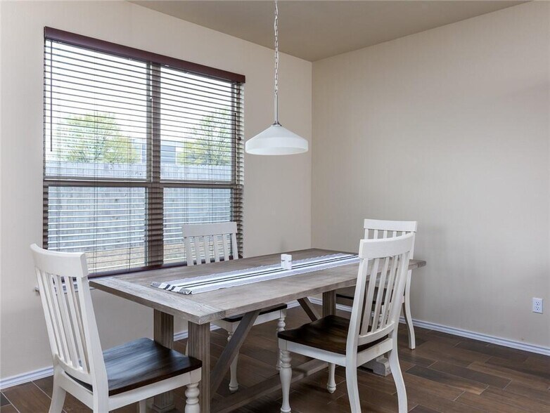 Family dining area - 1014 Chad Loop