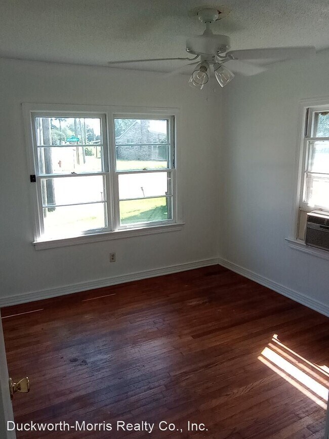 3 br, 1 bath House 2610 Greensboro Avenue 2610 Greensboro Ave