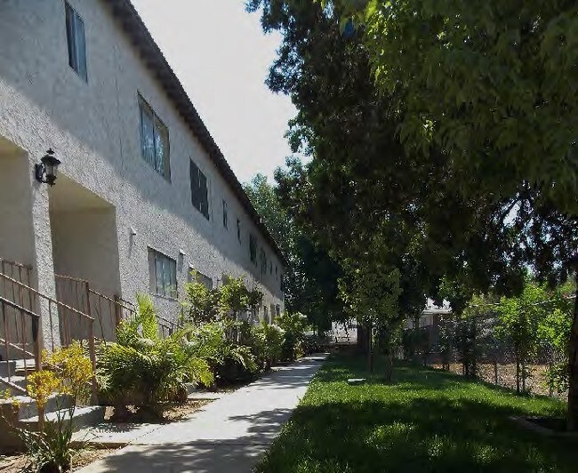 Building Photo - 614-620 N Mar Vista Ave