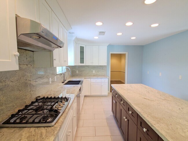 Building Photo - 139 Haversham Dr