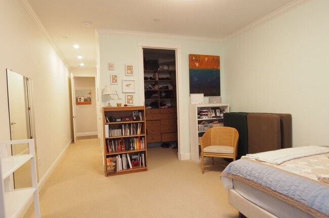 Building Photo - Cozy and spacious 3br condo in Presidio Heights