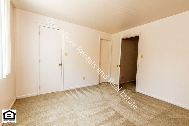Building Photo - 15110 Tally Ho Dr