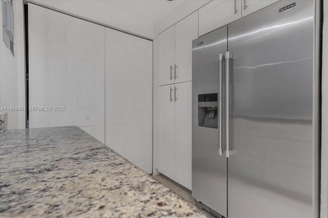 Building Photo - 613 NE 17th Terrace