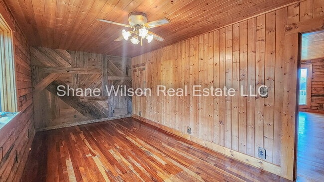 Building Photo - 218 Sugar Hollow Rd