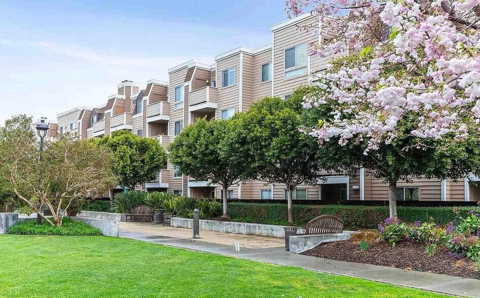 Building Photo - 6400 Christie Ave