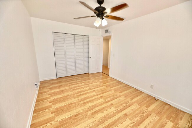 Building Photo - 5953 NW 24th Ct