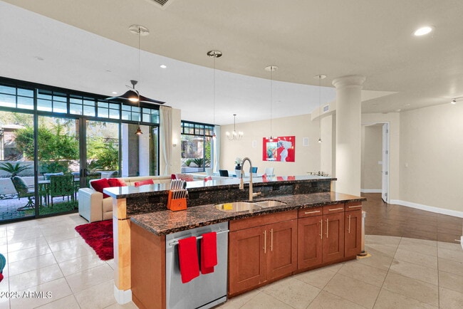 Building Photo - 8 Biltmore Estates Dr