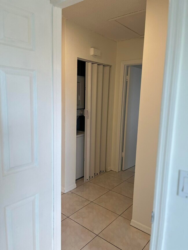 Building Photo - 4423 Woodstock Dr