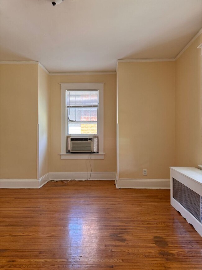 Building Photo - 3 Bedroom || 1.5 Bathroom Home