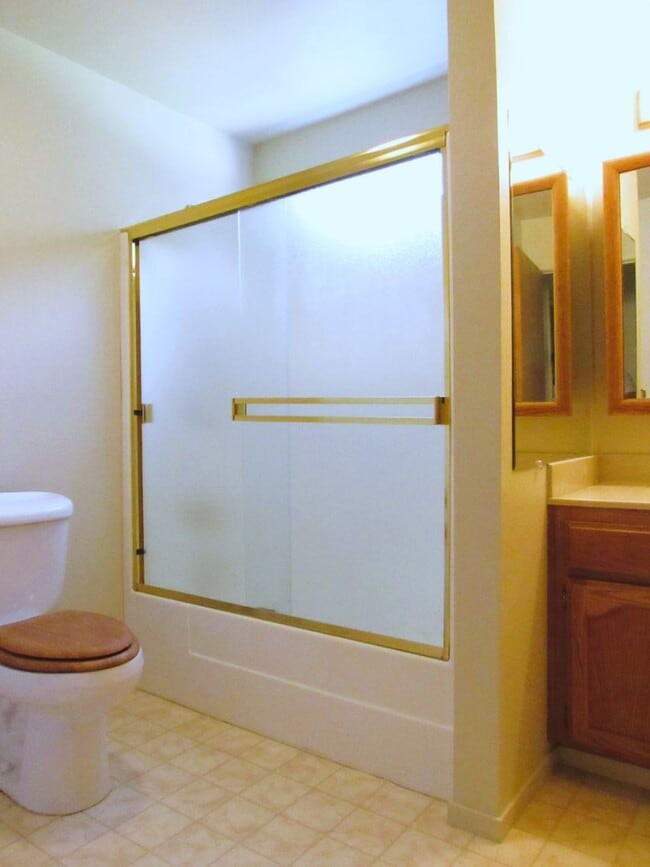 Building Photo - Roomy 3 bd. home in a beautiful Brooktrail...