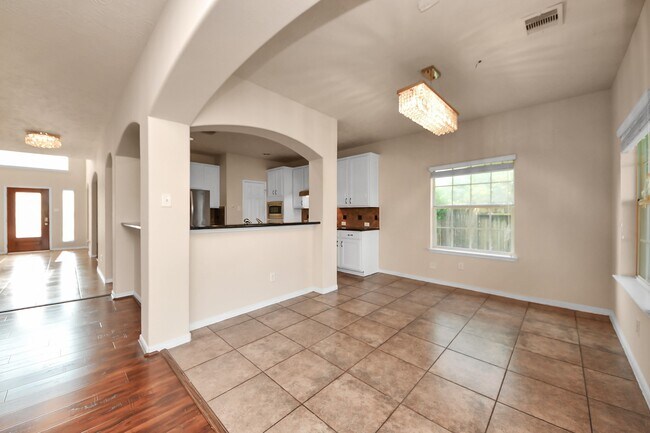 Building Photo - 14311 Lakepointe Bend Ln