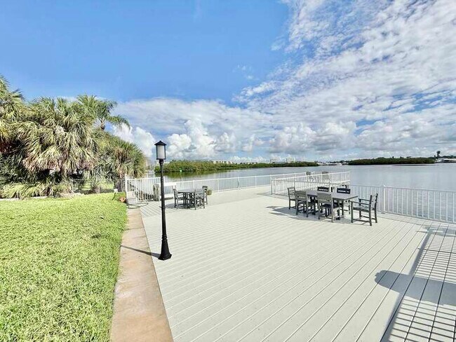 Building Photo - 1859 Shore Dr S