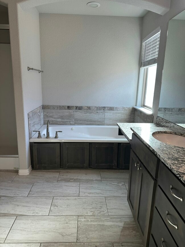 Building Photo - 4336 W Wales Dr