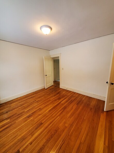Building Photo - 54 Maplewood St