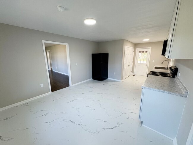 Building Photo - Brick 3 bed 1 bath home