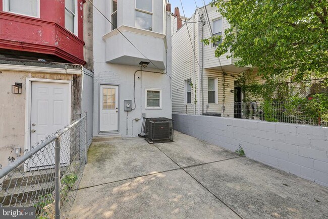Building Photo - 1628 E Biddle St