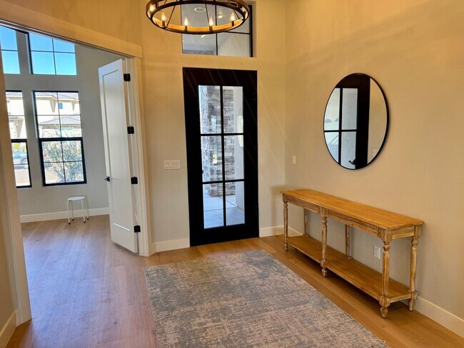 Building Photo - Beautiful Modern 5 Bedroom Furnished Home!!