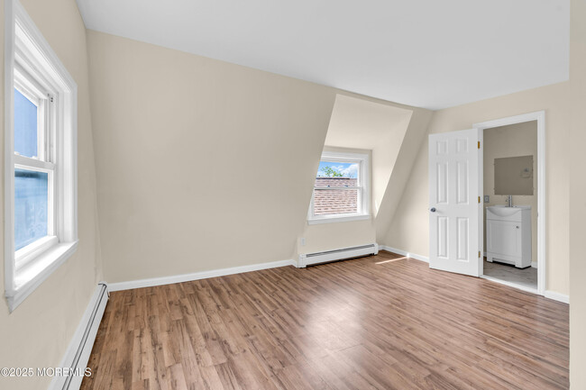 Building Photo - 507 1st Ave