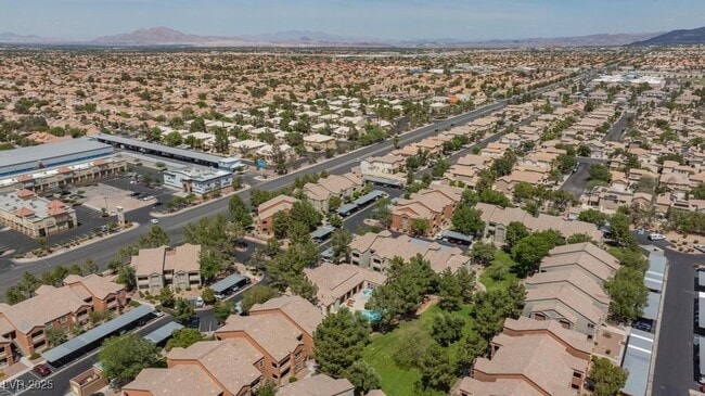 Building Photo - 555 E Silverado Ranch Blvd