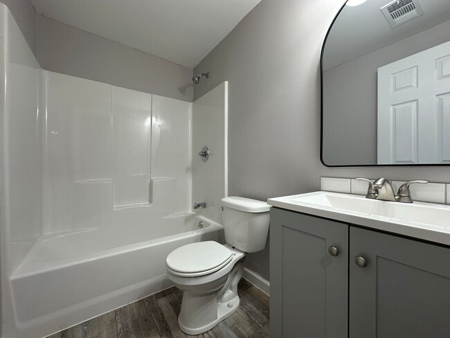 Building Photo - Cozy 2 Bedroom 1 Bathroom for Rent!