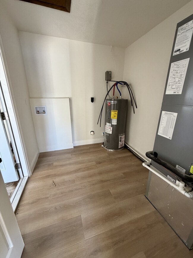 Building Photo - 725 Merrimac Dr