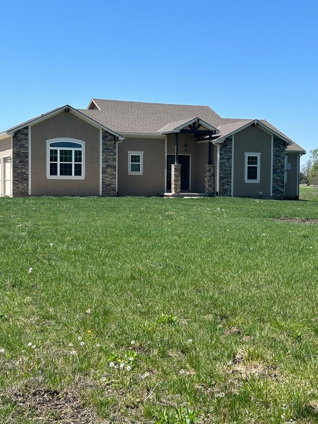 Building Photo - 4 bedroom house with a beautiful view!! **...