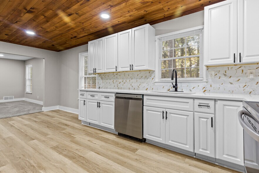 Building Photo - 800 Post Road Cir