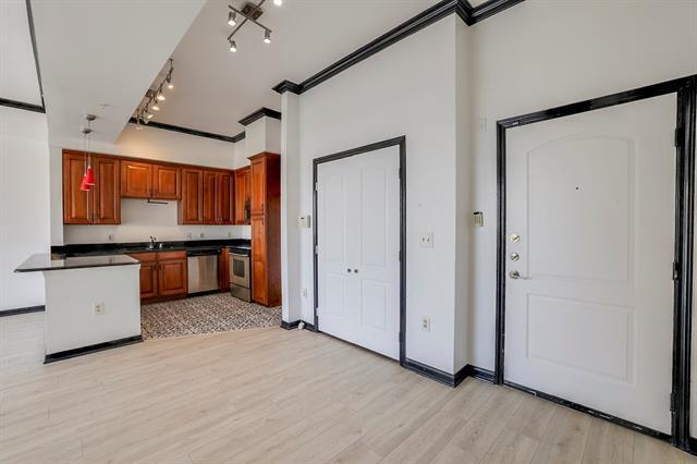 Building Photo - 3225 Turtle Creek Blvd
