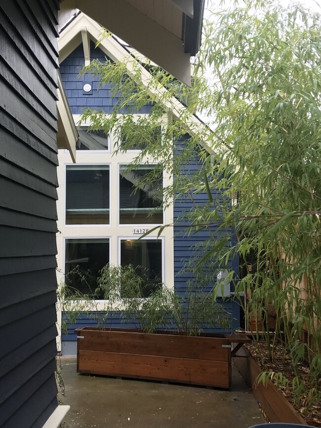 Building Photo - 1412 SE Carlton St