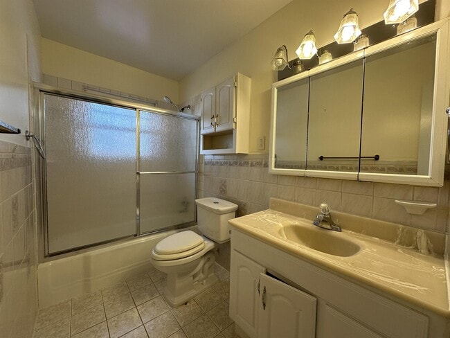 Building Photo - 3252 Club House Rd