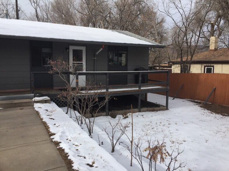 Front Entry/Deck - 2604 Tremont St