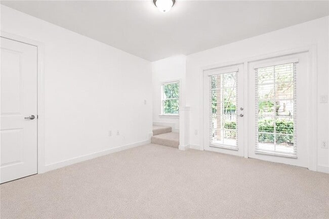 Building Photo - 5490 Glenridge Park NE