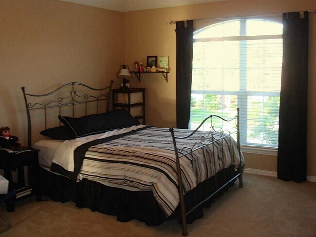 Building Photo - 306 Pinnacle Cove Ct