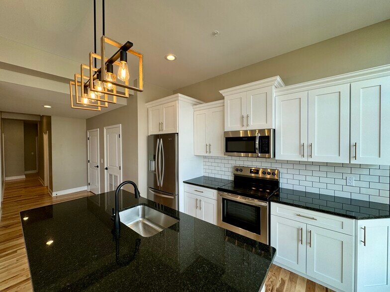 Building Photo - 116 S Main St