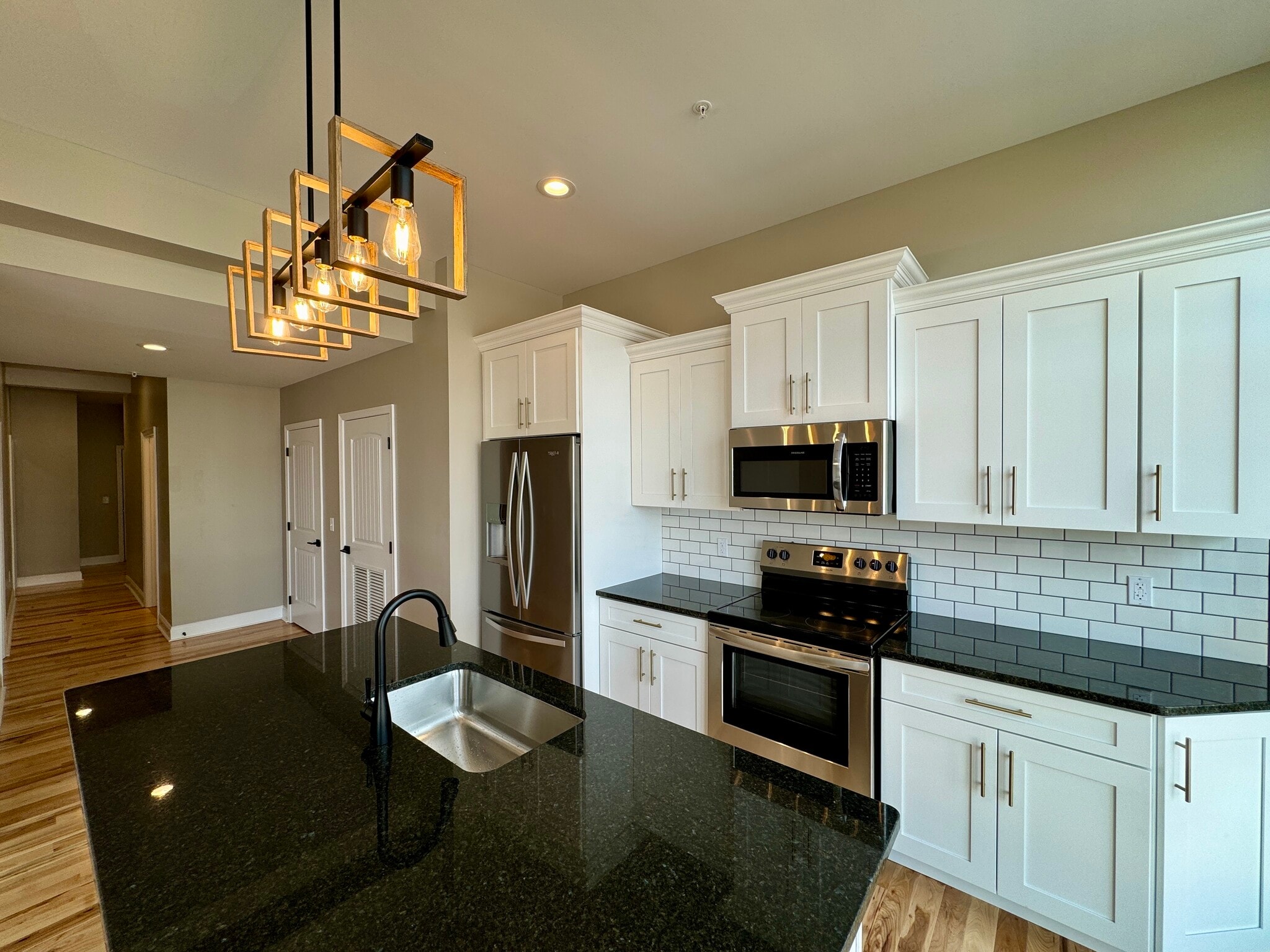 Building Photo - 116 S Main St