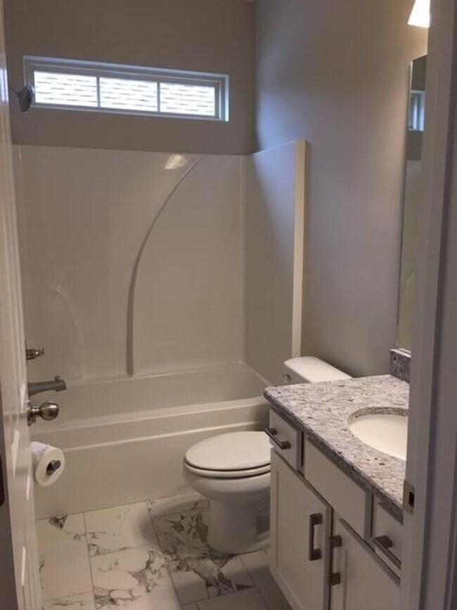 Building Photo - Stunning Maytown One level cottage home with 3 bed/2 bath 2 car rear garage attached.